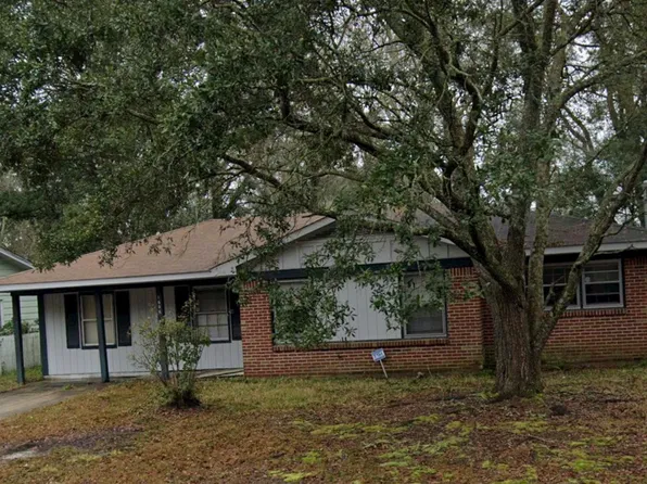 1606 E Greenbrier Dr, Mobile, AL 36605