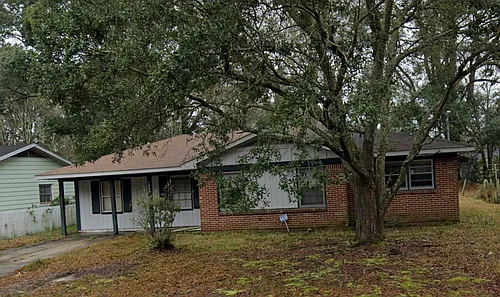 1606 E Greenbrier Dr Photo 1