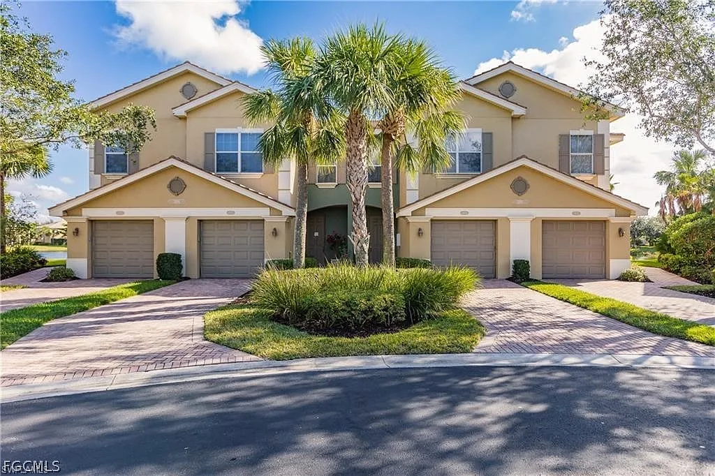 3 bed, 2.5 bath, 1821 sqft, $2,500 — Photo 1