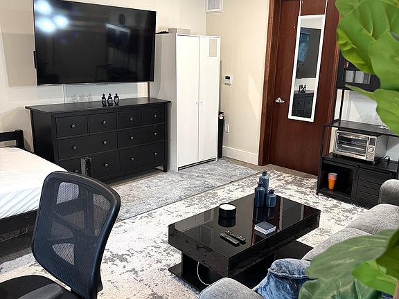 2nd image of 611 Gayley Ave #307