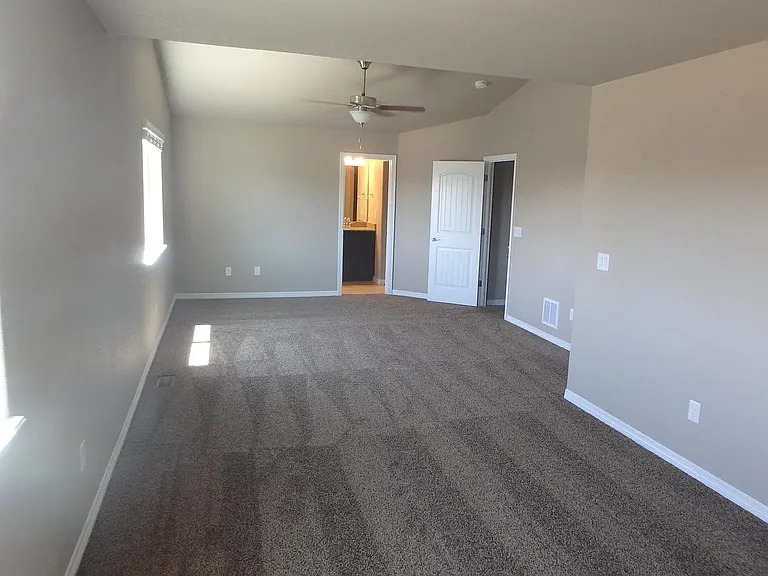 10813 Rowley Dr — Photo 10