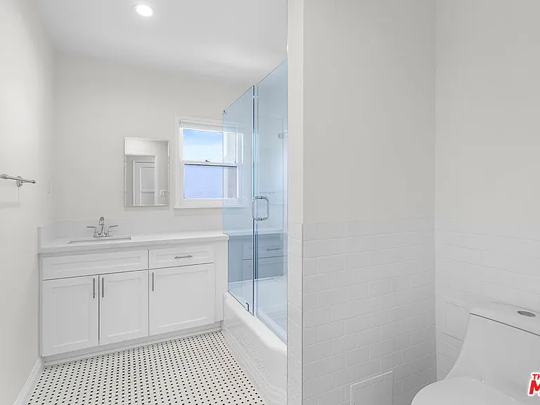 345 N Sycamore Ave #349 — Photo 24