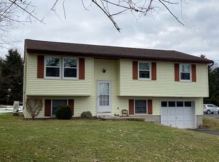 8 Winston Dr, Binghamton, NY 13901