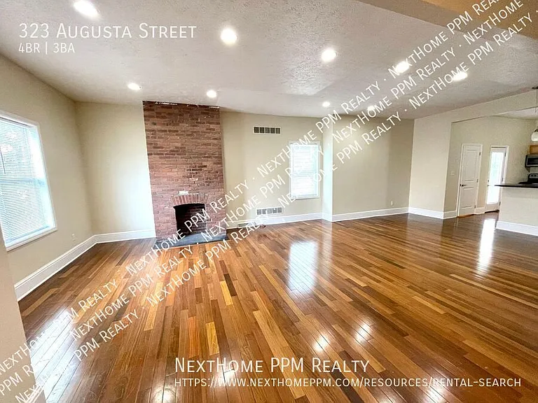 323 Augusta St — Photo 5