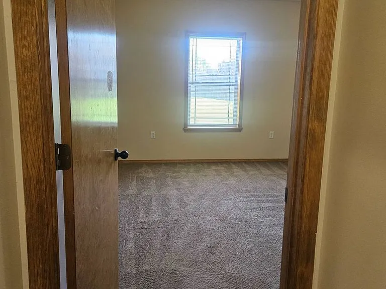 1918 Holly Springs Ave — Photo 11