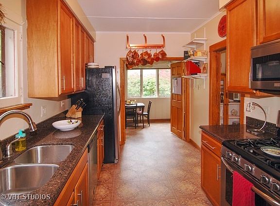 4th image of 736 Lyman Ave