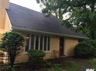 517 Edgewood Ave, Saint James, NY 11780