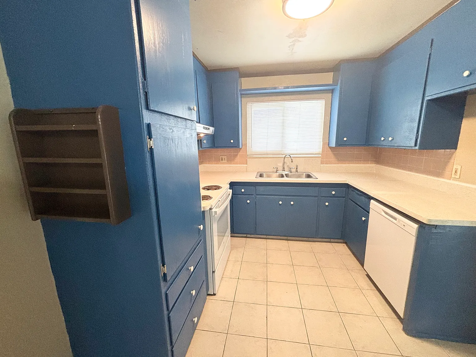 3 bed, 1200 sqft, $2,500 — Photo 4