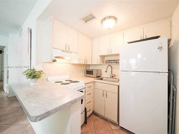 2nd image of 619 Euclid Ave APT 2D