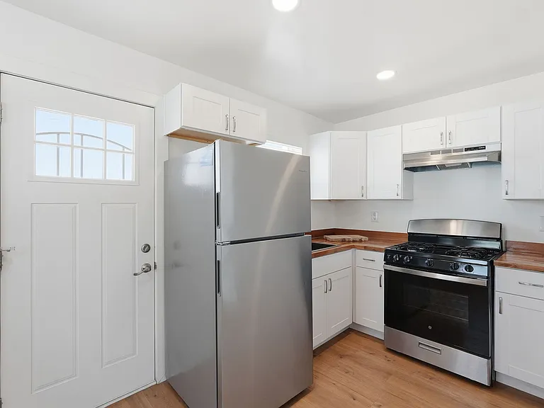 1718 N 26th Pl — Photo 7