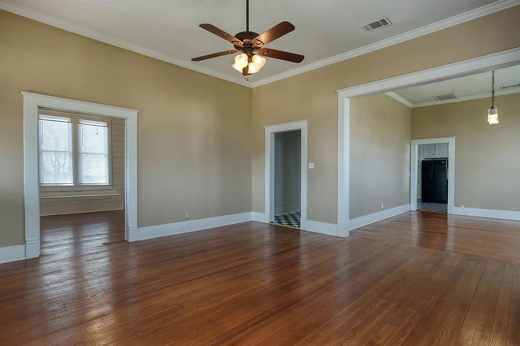 3 bed, 2.0 bath, 2294 sqft, $2,000 — Photo 3