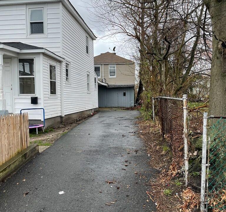 2nd image of 415 Myrtle Avenue