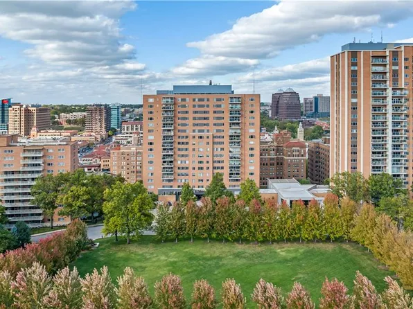 221 W 48th St APT 1003, Kansas City, MO 64112