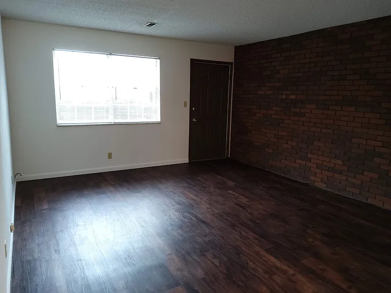 603 Sycamore Cir #1-6 — Photo 3