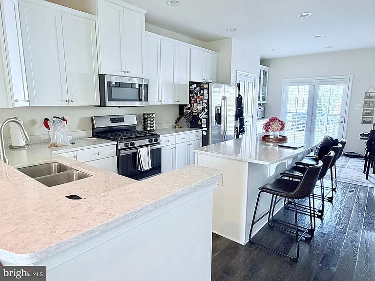 215 Quarry Point Rd — Photo 9