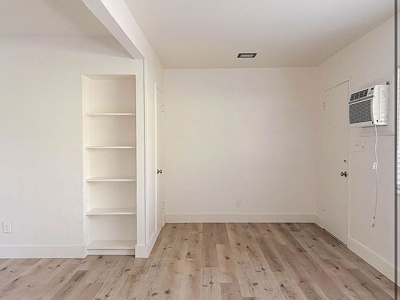 4th image of 2652 21st Ave #2