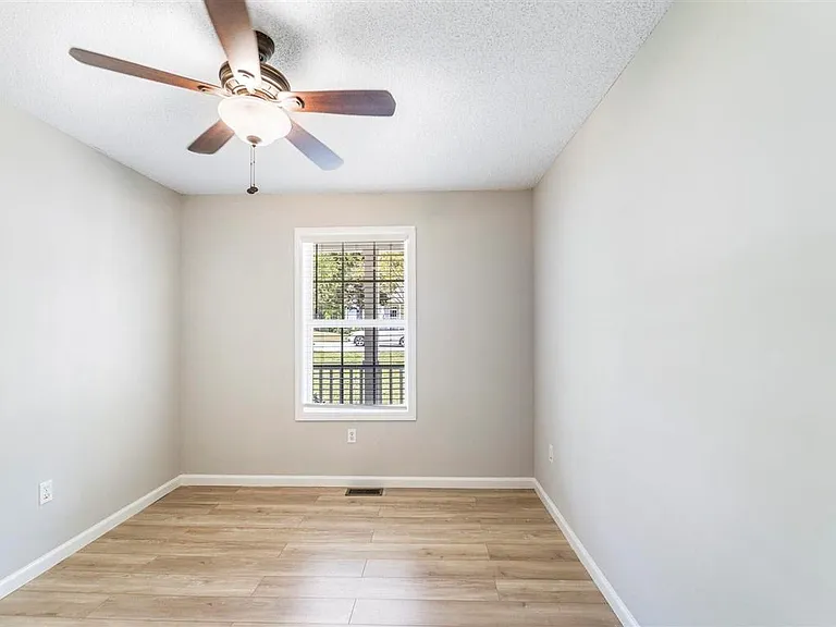 108 Lakeview Dr — Photo 6