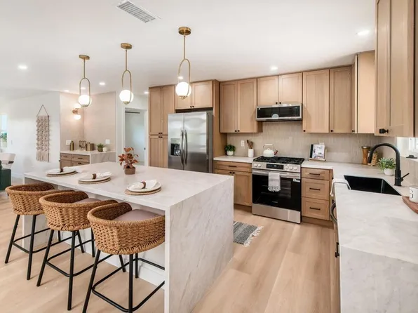 2430 Sunflower Ter, Vista, CA 92083