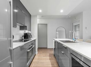 161 Georgia St W #309, Vancouver, BC V6B 0K9