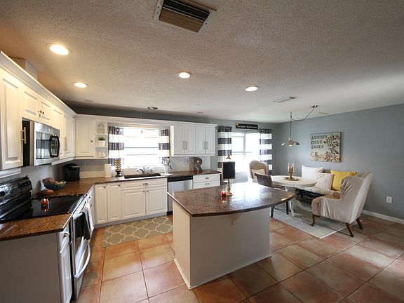4th image of 1394 Red Oak Dr