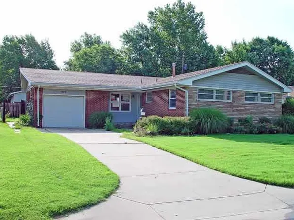 518 Highland Park Dr, Mulvane, KS 67110