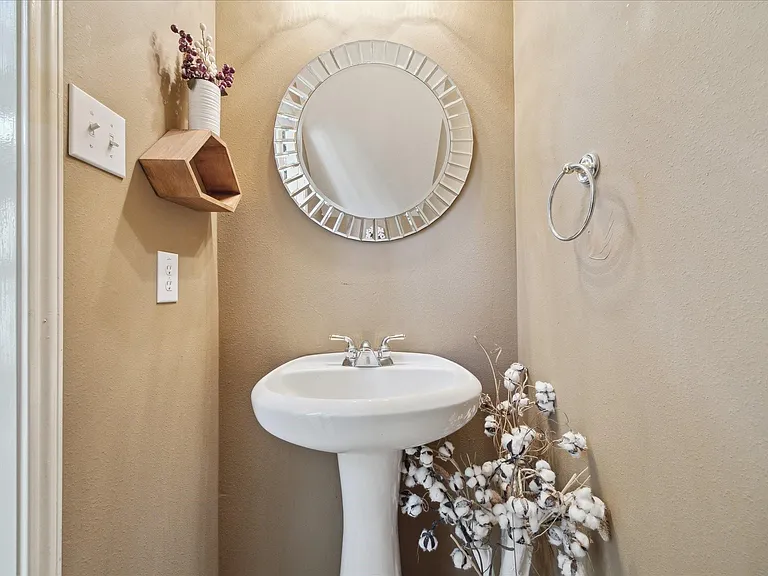 11215 Royce Palms Dr — Photo 18