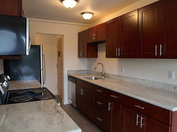 3rd image of 2501 Thorndyke Ave W APT 201