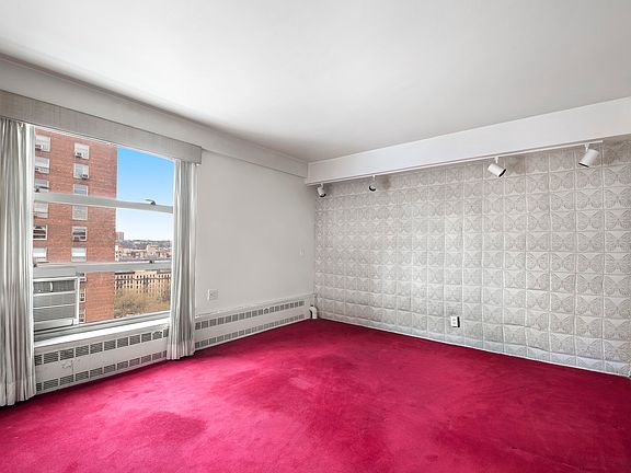 4th image of 80 La Salle St APT 15B