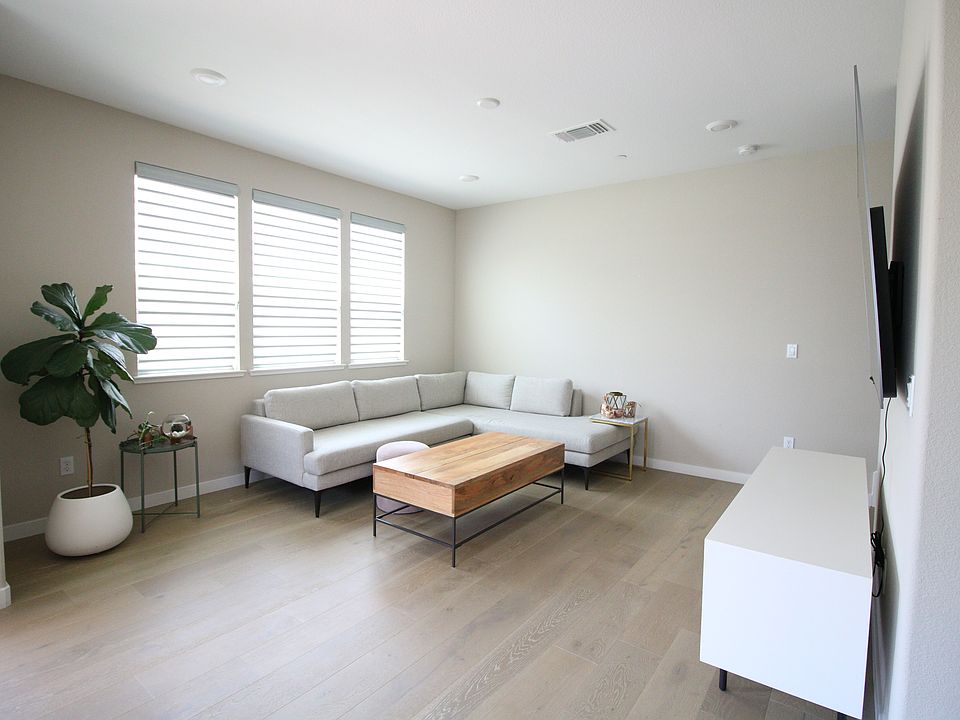 2nd Floor - Living Area