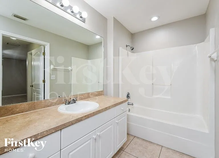 1211 NW 12th Pl — Photo 13