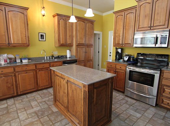 4th image of 18 Carrington Cir