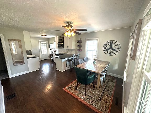 3rd image of 714 Merrick Ave