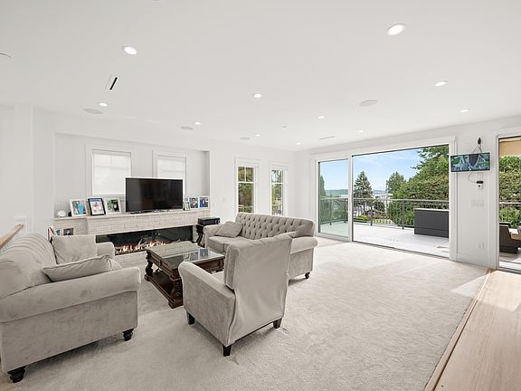 5th image of 1113 Dolphin St
