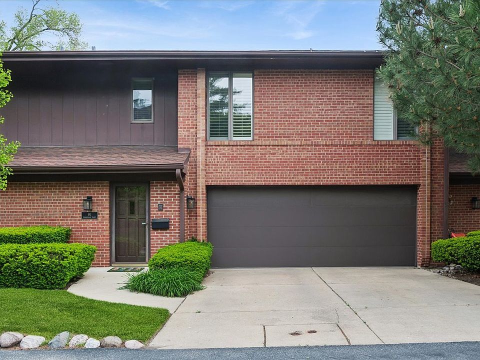 1st image of 90 Boardwalk Pl