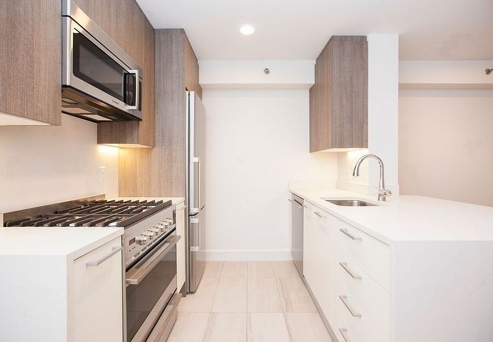 1st image of 311 W 50th St APT 3E