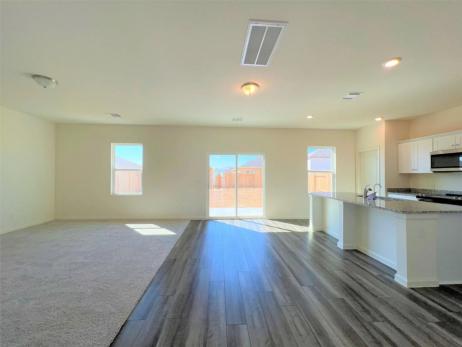 4 bed, 2.5 bath, 2132 sqft, $2,140 — Photo 3