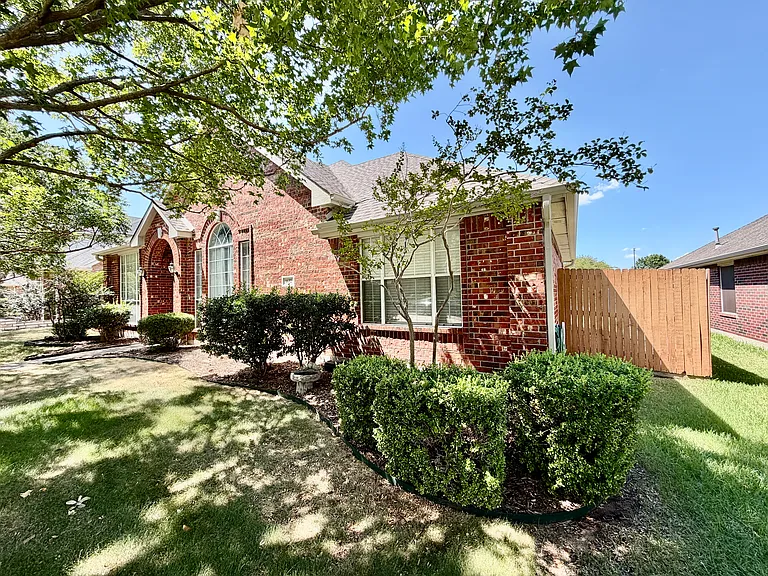 1632 Castle Pines Dr — Photo 3