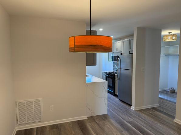 4 Iris Ct