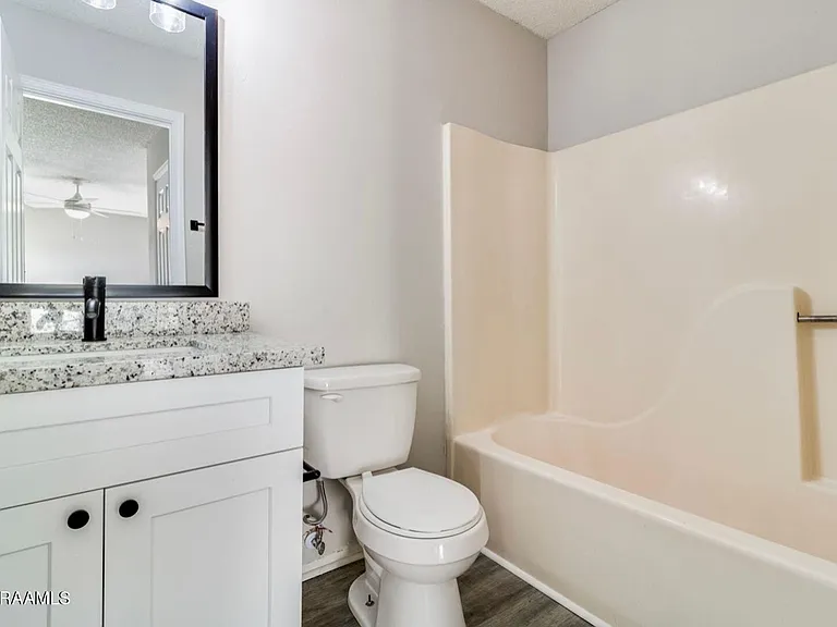 107 Meudon St #D — Photo 13