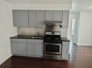 222 N 9th St APT 2F, Philadelphia, PA 19107