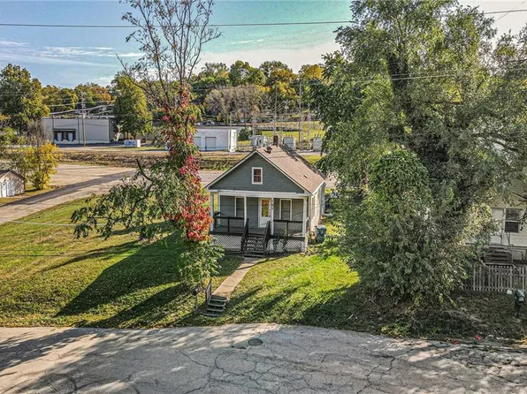 127 S Carlisle Ave, Sugar Creek, MO 64054