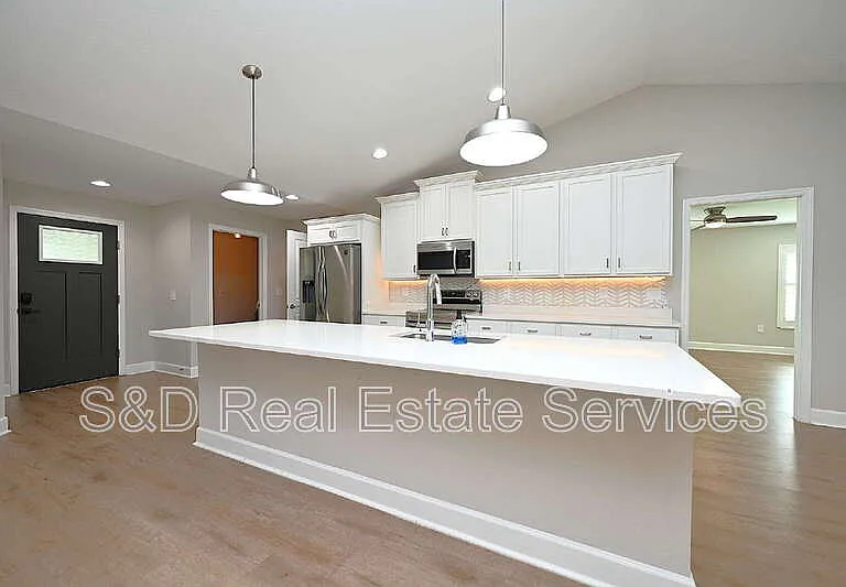 4435 Lake Hancock Rd — Photo 7