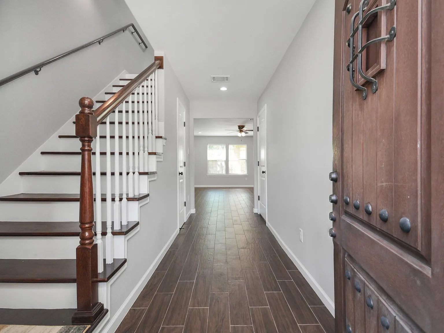 3 bed, 2.5 bath, 1800 sqft, $2,200 — Photo 2