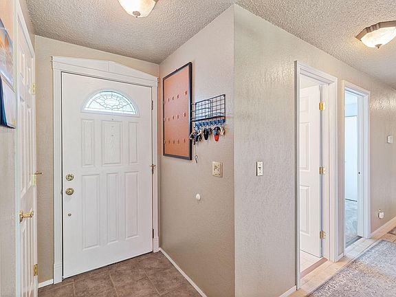 2nd image of 1026 NE Primrose Pl