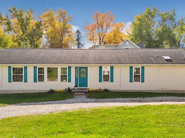 307 S Water St, Stockbridge, MI 49285