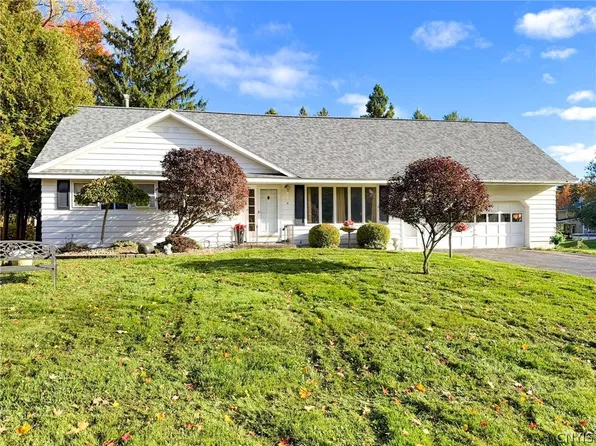4 Symphony Dr, Whitesboro, NY 13492