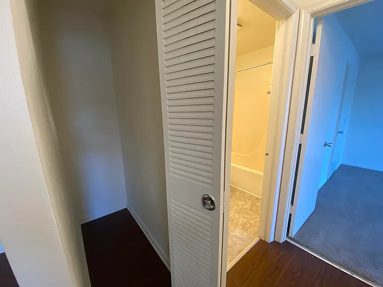 Princeton Circle West Apartments — Photo 21
