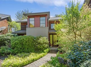 866 Vineyard Ln, Bainbridge Island, WA