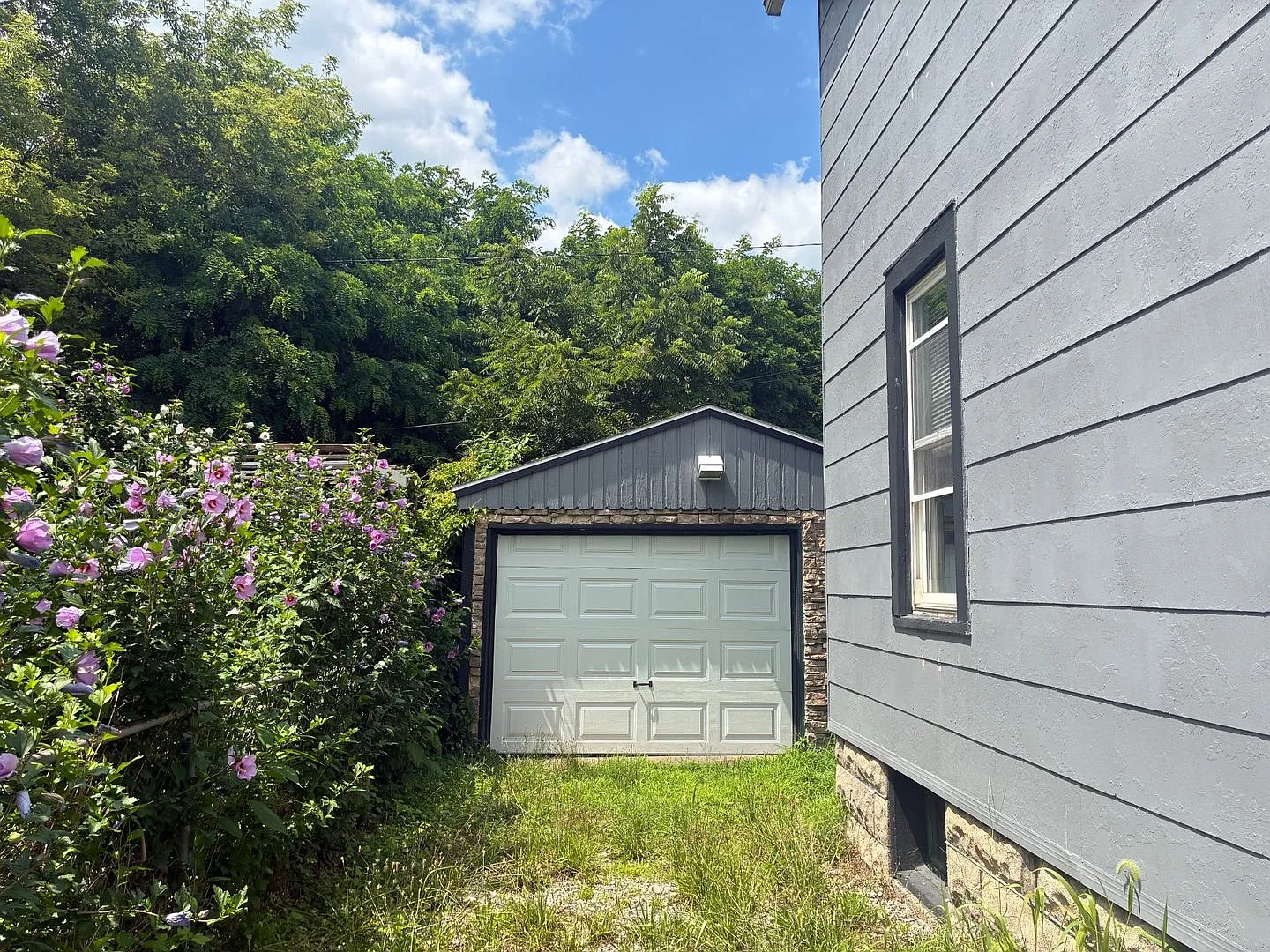 Charming 3-Bedroom Property in Prime Location — Photo 3