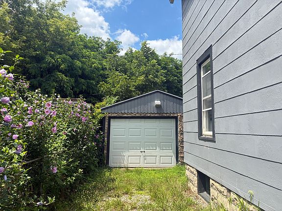 3rd image of 118 Floral Ct